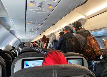 Trifulca en vuelo por 'influencer' que se negó a usar cubrebocas