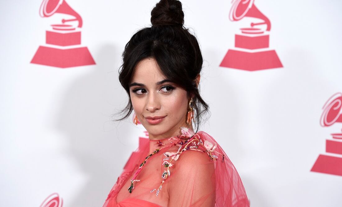 Camila Cabello usa el vestido lencero más hechizante en sesión fotográfica. Foto: AP)