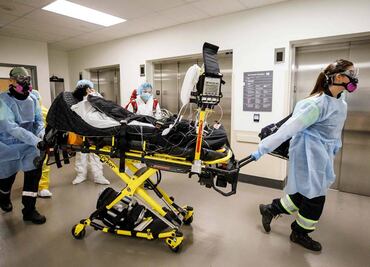 Alertan en EU por tridemia y prevén saturación de hospitales ¿Qué enfermedad es?