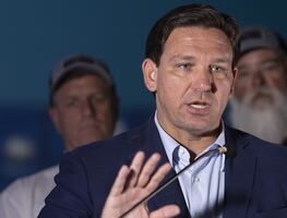 DeSantis pide investigar las redes de contrabando de migrantes en Florida