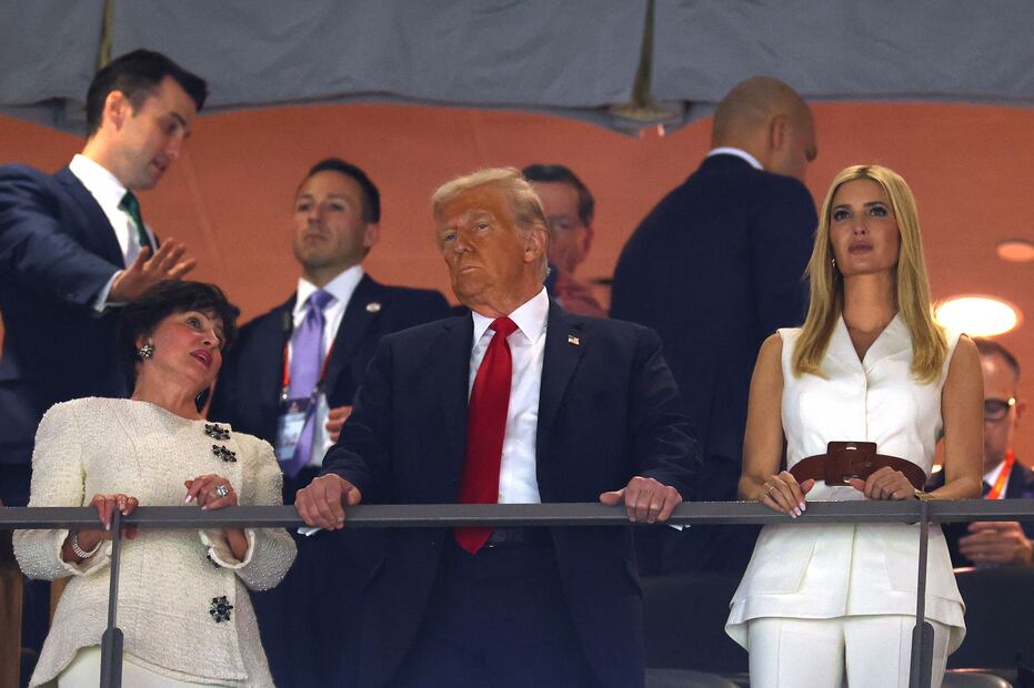 El look de lujo con el que Ivanka Trump se robó las miradas en el Super Bowl 2025. Foto: 
AFP