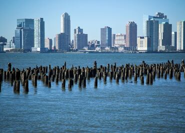 Reportan la caída de un helicóptero en el río Hudson frente a Manhattan