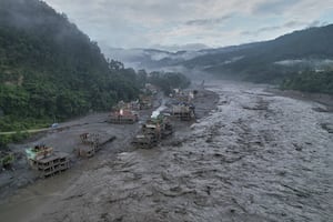 Riada en Nepal y Tíbet suma más de 800 muertos y 3 mil desaparecidos: así continúa el rescate