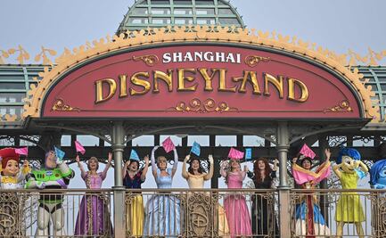 Abre Disneyland Shanghái, el primer parque del mundo de este tipo en hacerlo