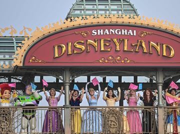 Abre Disneyland Shanghái, el primer parque del mundo de este tipo en hacerlo