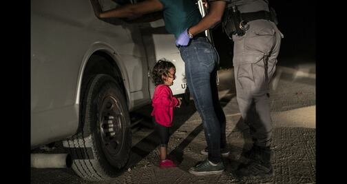 Foto de niña migrante llorando en la frontera gana el Press Photo 2019