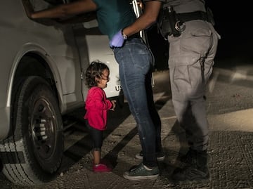 Foto de niña migrante llorando en la frontera gana el Press Photo 2019