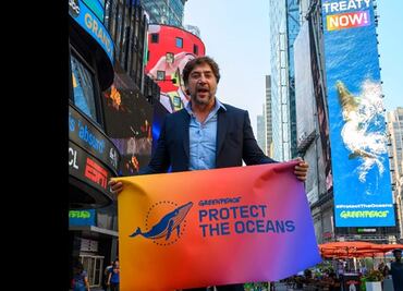 Javier Bardem exige en Times Square un tratado para los océanos