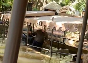 Atracción de Disney World se hunde con pasajeros a bordo