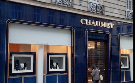 Ladrón en patineta roba joyería en París y se lleva botín de 3 mde