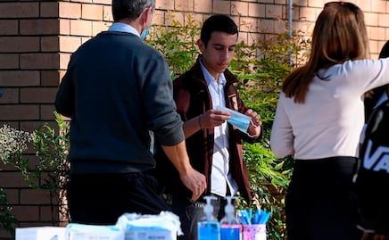 Gobernador de Florida critica a estudiantes por usar cubrebocas