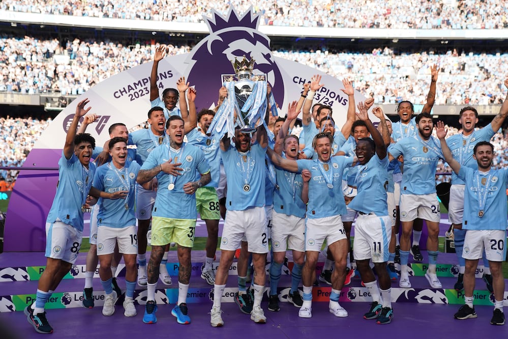 ¿Manchester City podría ser expulsado? Las sanciones que están sobre la mesa tras veredicto de irregularidades financieras. (AP Foto/Dave Thompson, Archivo)