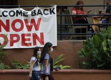 Desempleo en EU baja más de lo previsto en agosto a 8.4%