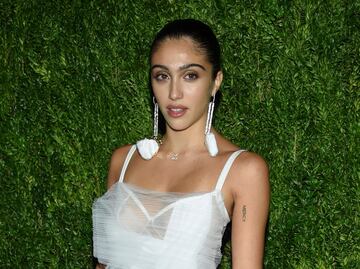 Hija de Madonna se luce en sesión con atuendo de mezclilla junto a Kali Uchis