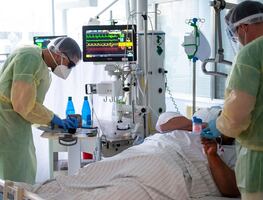 Nuevo antiviral reduce riesgo de muerte por Covid, según estudio