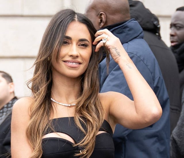 Antonela Roccuzzo destila belleza con espectacular vestido de transparencias