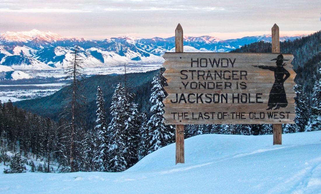 Jackson Hole Sign- Winter. Foto: iStock/ TenleyThompson