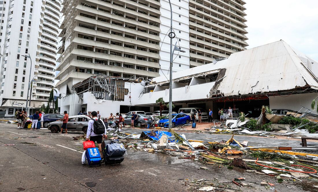 uracán Otis Paraliza el Aeropuerto de Acapulco: Situación Crítica y Acciones de Emergencia. EFE/ David Guzmán