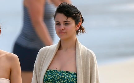 Selena Gomez conquista con bikini verde en playas de Hawái