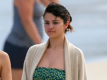 Selena Gomez conquista con bikini verde en playas de Hawái