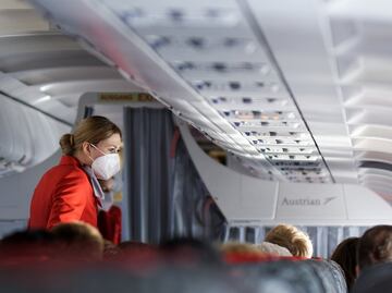 Azafata revela por qué nunca deberías beber café o té en el avión