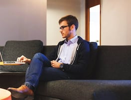 ¡Mejora en tu trabajo! 10 cursos gratuitos que puedes tomar en LinkedIn