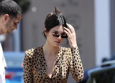 Kendall Jenner presume cintura diminuta y shorts ajustados