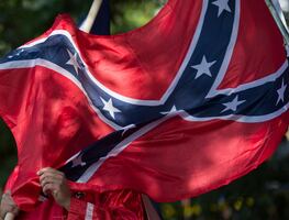 ¿Por qué el Pentágono prohibió la bandera confederada en sus bases?