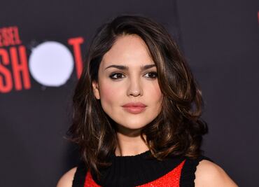 Eiza González luce vestido traslúcido en estreno de 'Bloodshot'