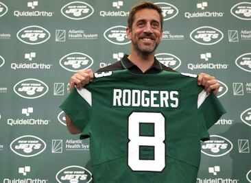 Aaron Rodgers, el nuevo “quarterback” de los Jets; “no soy un salvador”
