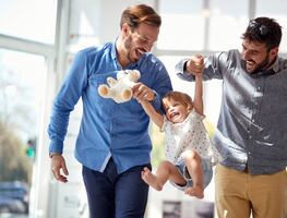 Hay más de 1.2 millones de hogares formados por parejas homosexuales en EU