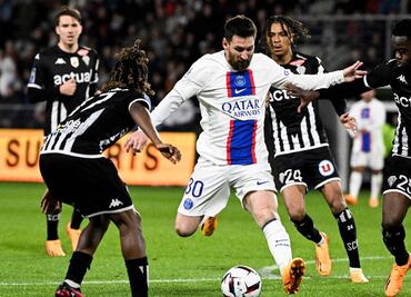 Messi y Mbappé se divierten y derrotan 2-0 a Angers