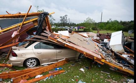 Suman 34 muertes por tornados en sureste de EU