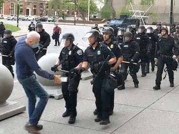 Se recupera el hombre de 75 años agredido por policía en Buffalo