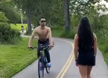 Ciclista escupe a mujer asiática, el acto racista que impactó a Canadá