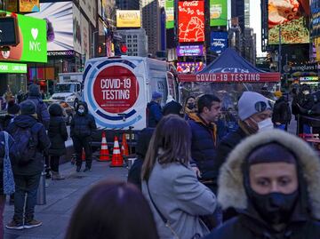 Por ómicron regresa el temor a Nueva York; cierran restaurantes y cancelan funciones