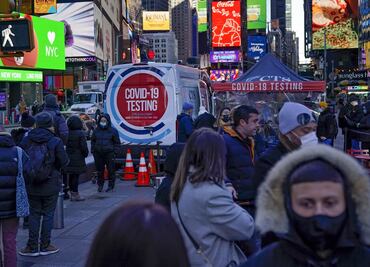 Por ómicron regresa el temor a Nueva York; cierran restaurantes y cancelan funciones