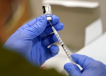 FDA aprueba cuarta dosis de vacuna covid para mayores de 50 años