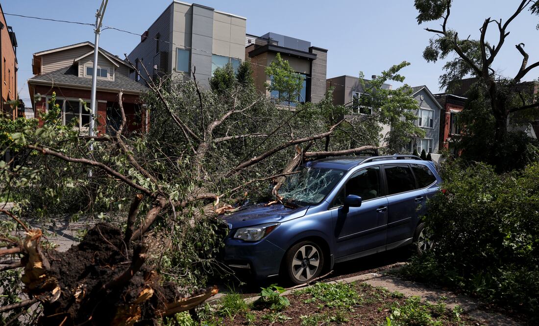 Vientos huracanados golpean Iowa, Chicago, Illinois e Indiana; hay miles sin electricidad y vuelos cancelados. (Eileen T. Meslar/Chicago Tribune via AP)