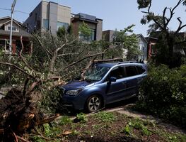 Vientos huracanados golpean Iowa, Chicago, Illinois e Indiana; hay miles sin electricidad y vuelos cancelados