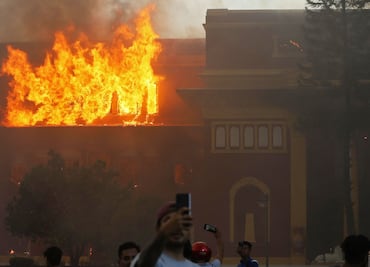 ¿Qué está pasando en Nepal? Protestas masivas dejan edificios incendiados y crisis política. VIDEO
