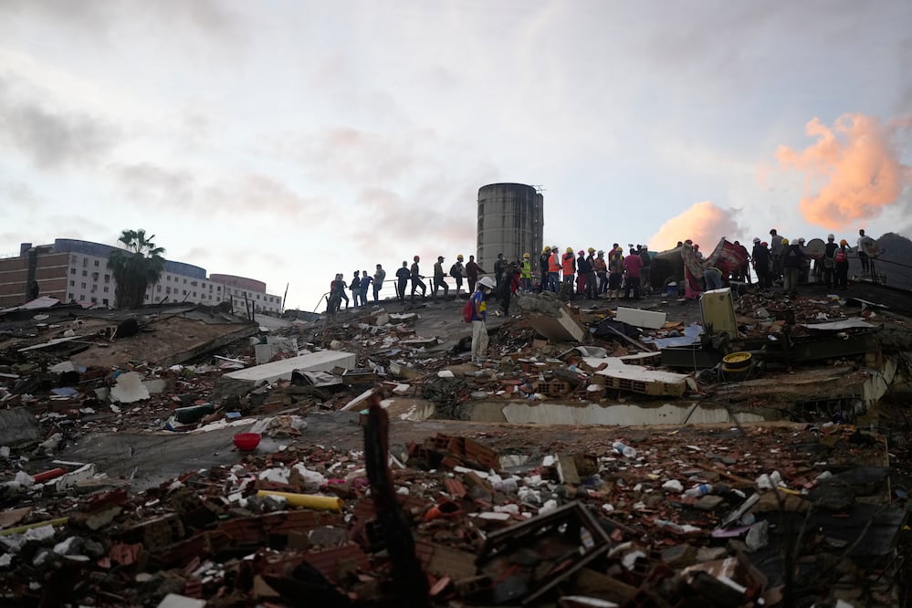Terremoto Venezuela: sube a 1,943 la cifra de muertos; más de 6,400 personas fueron rescatadas. (AP Photo/Ariana Cubillos)