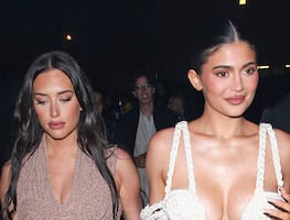 Kylie Jenner roba miradas con minivestido crochet y arriesgado escote en París