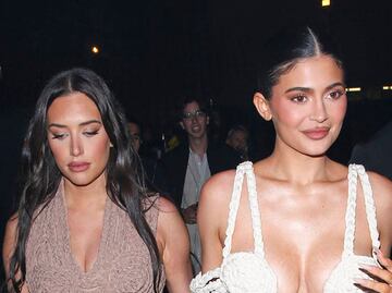 Kylie Jenner roba miradas con minivestido crochet y arriesgado escote en París