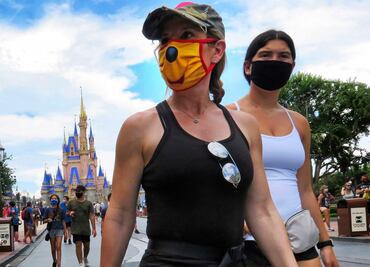 CDC enlistan niveles de riesgo al visitar parques de diversiones