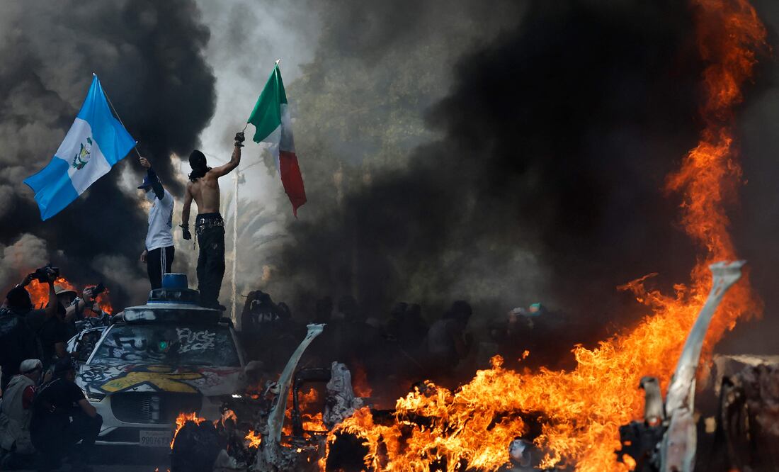 Trump dice que enviar tropas salvó a Los Ángeles de ser "completamente destruida".   Mario Tama/Getty Images/AFP