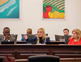 Miles de médicos piden rechazar nueva ley antiaborto en Florida