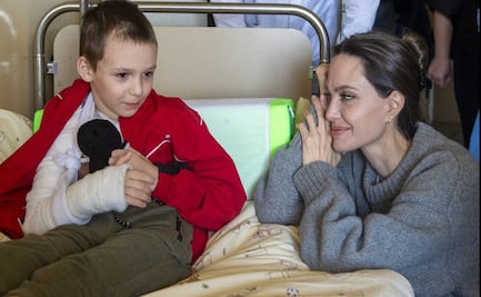 Angelina Jolie sorprende con visita a Ucrania; sale a toda prisa tras sirenas antiaéreas