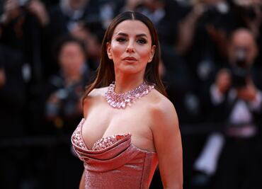 Eva Longoria luce impresionante figura en bikini a los 50 años y presume su verano