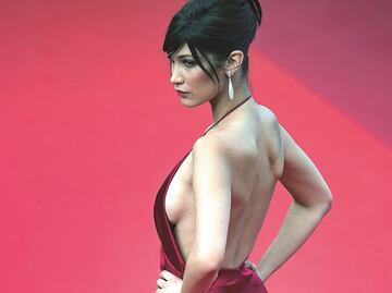 Bella Hadid luce 'bikini body' en un paraíso de agua cristalina